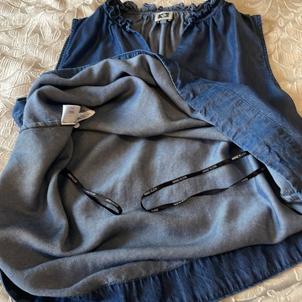 Anne Klein Women’s SZ M Sleeveless Pullover Ruffle Neck Denim -Look Soft Top - Picture 12 of 13